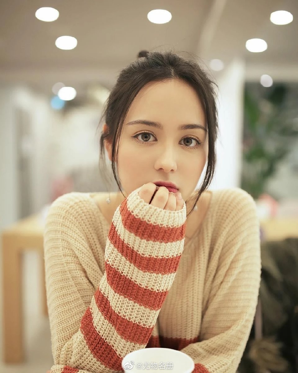 这个妹子的颜值符合你们的审美吗