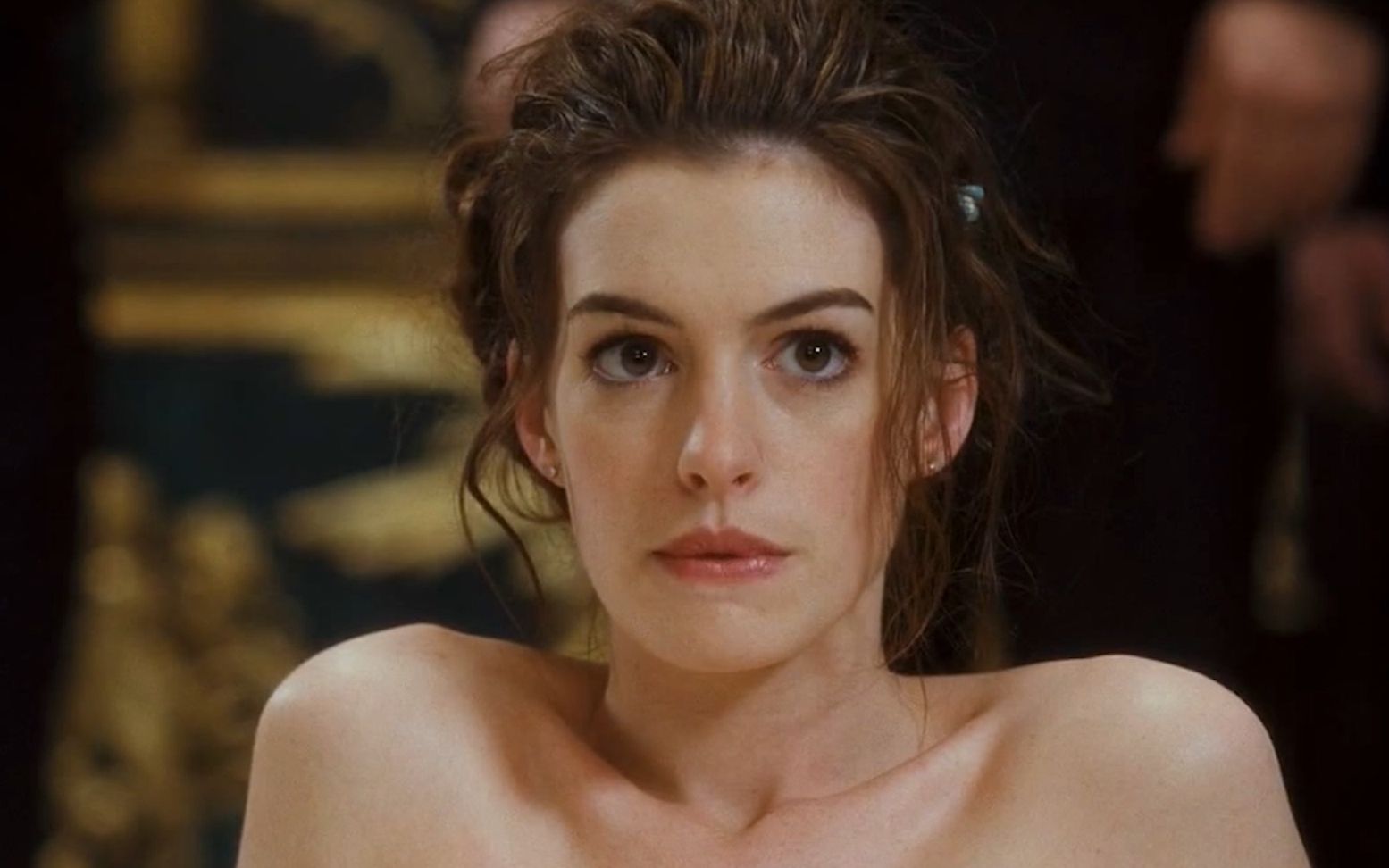 安 妮 海 瑟 薇.-她 凭 借 饰 演 瘾 君 子 获 得 了 奥 斯 卡 提 名.jr 们 都 认 识 她 么... 