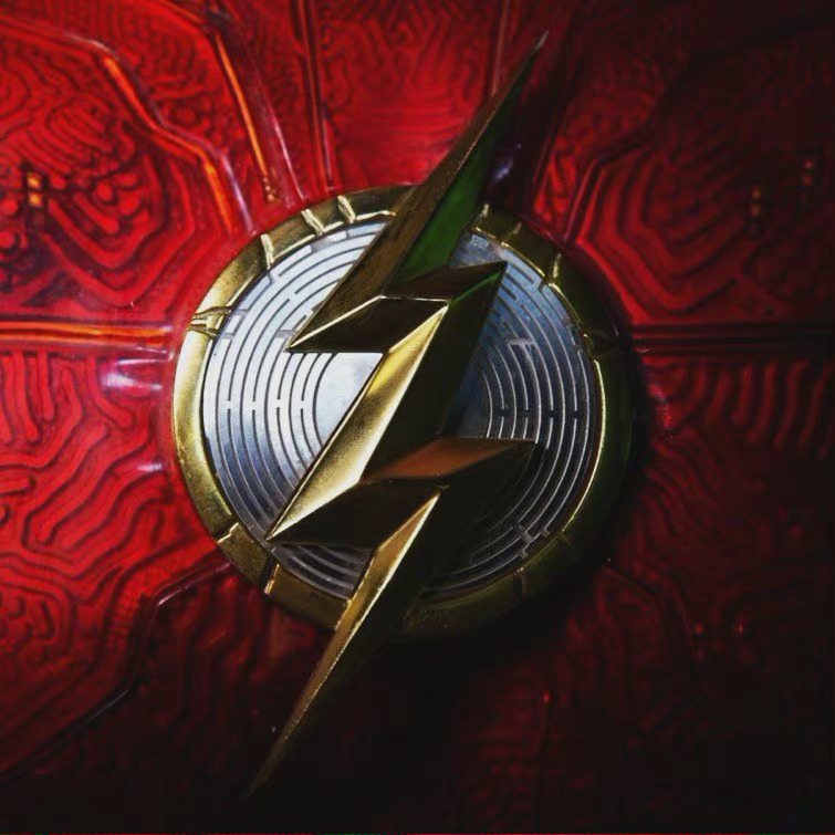 dc《闪电侠》发布的三张战衣logo