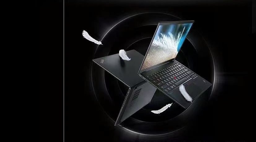 三位航天员飞入太空办公用联想thinkpad笔记本
