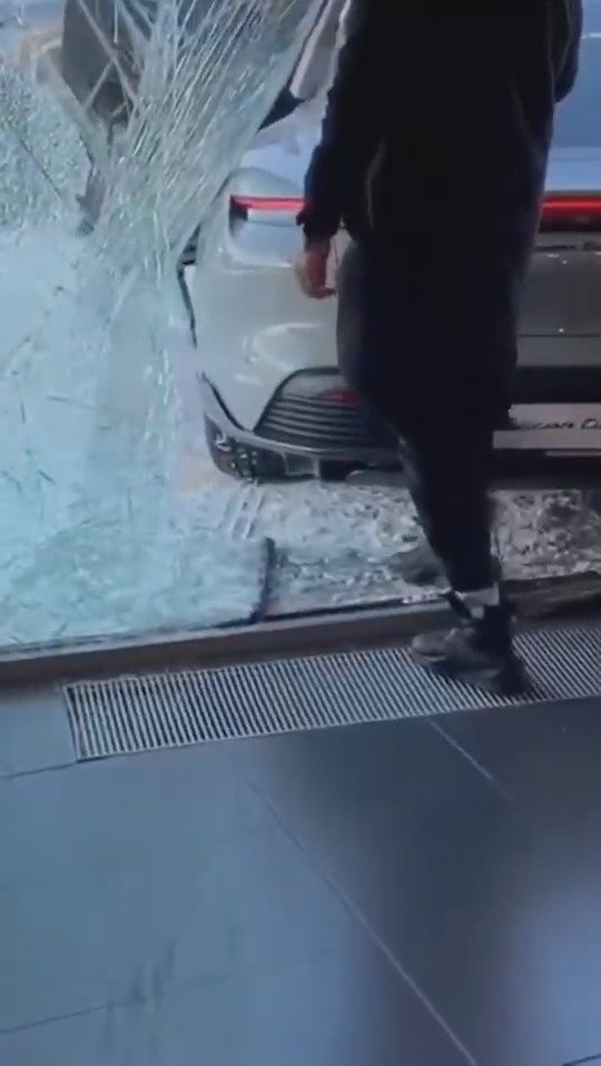 video-poster