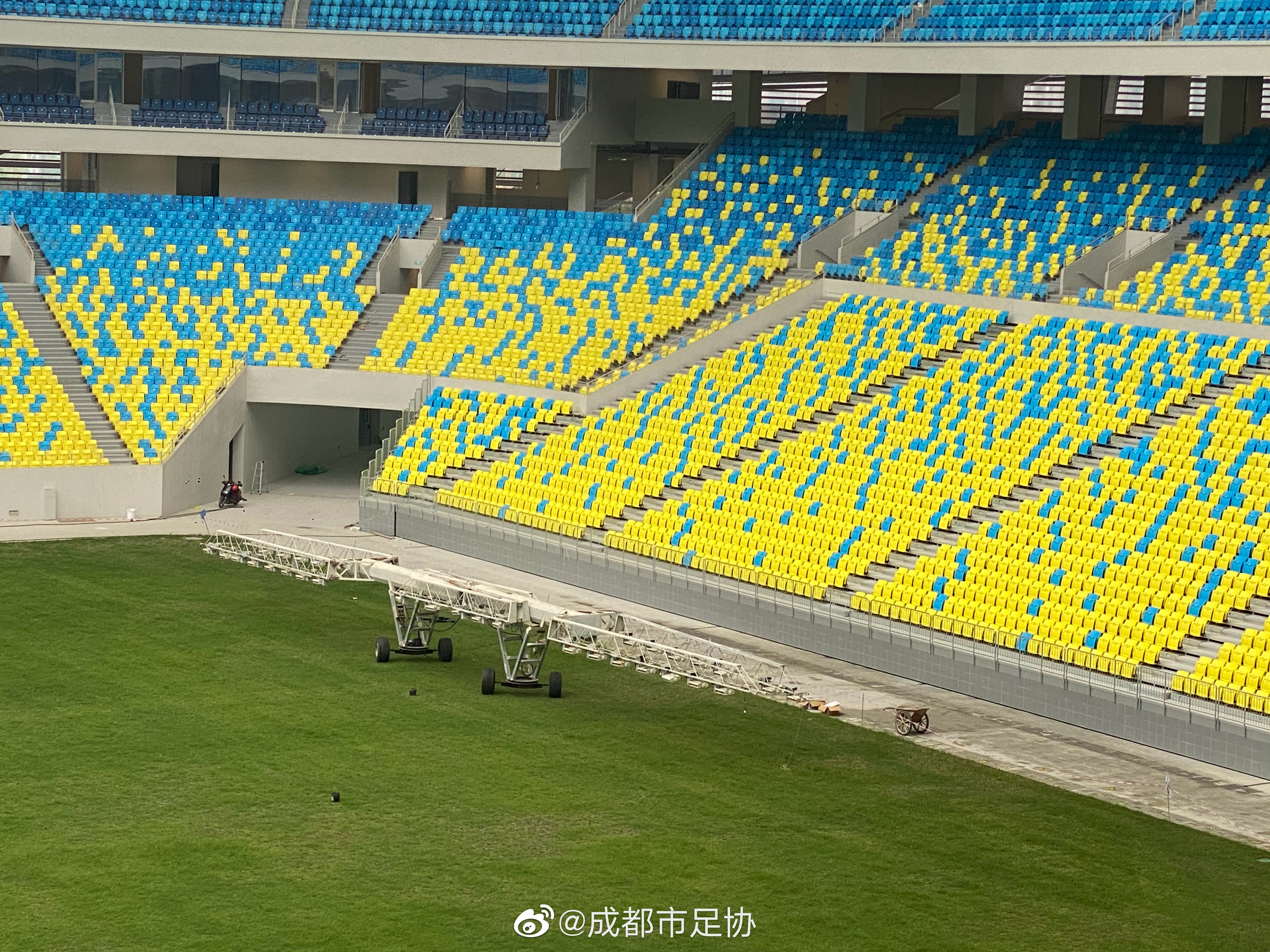 中国亚洲杯专业足球场成都凤凰山体育场最新图片来了