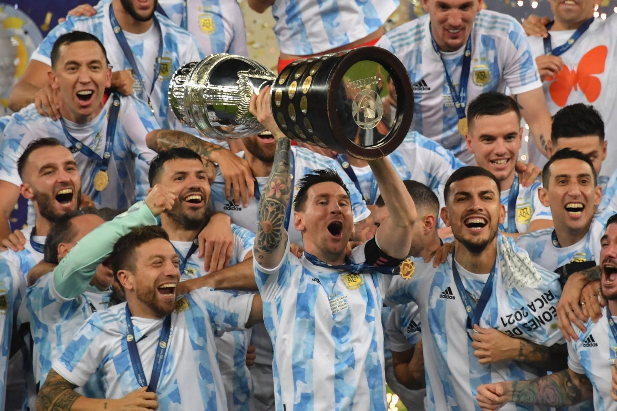 一个月前的今天,梅西率领阿根廷美洲杯夺冠