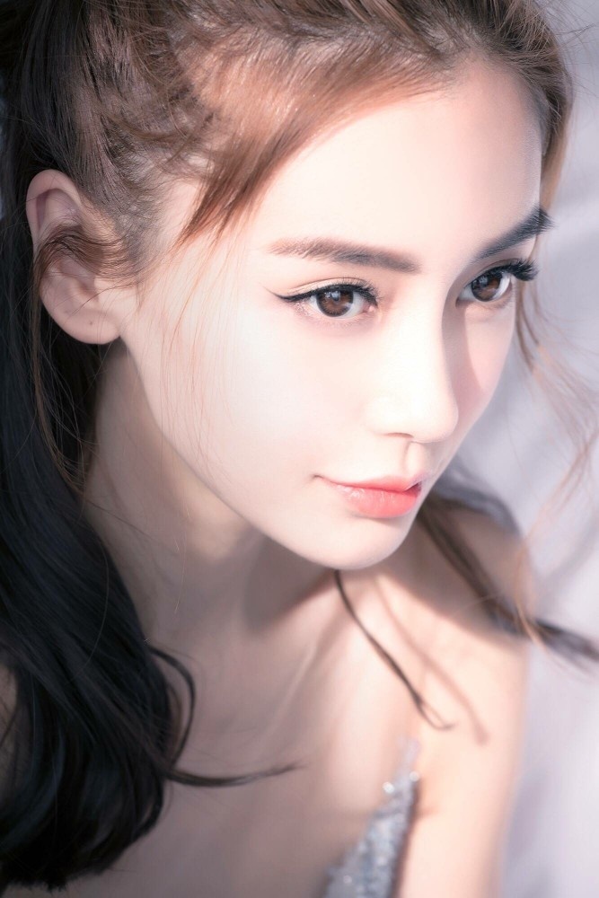 杨颖时尚写真一袭蓝色薄纱长裙美出新高度 zt