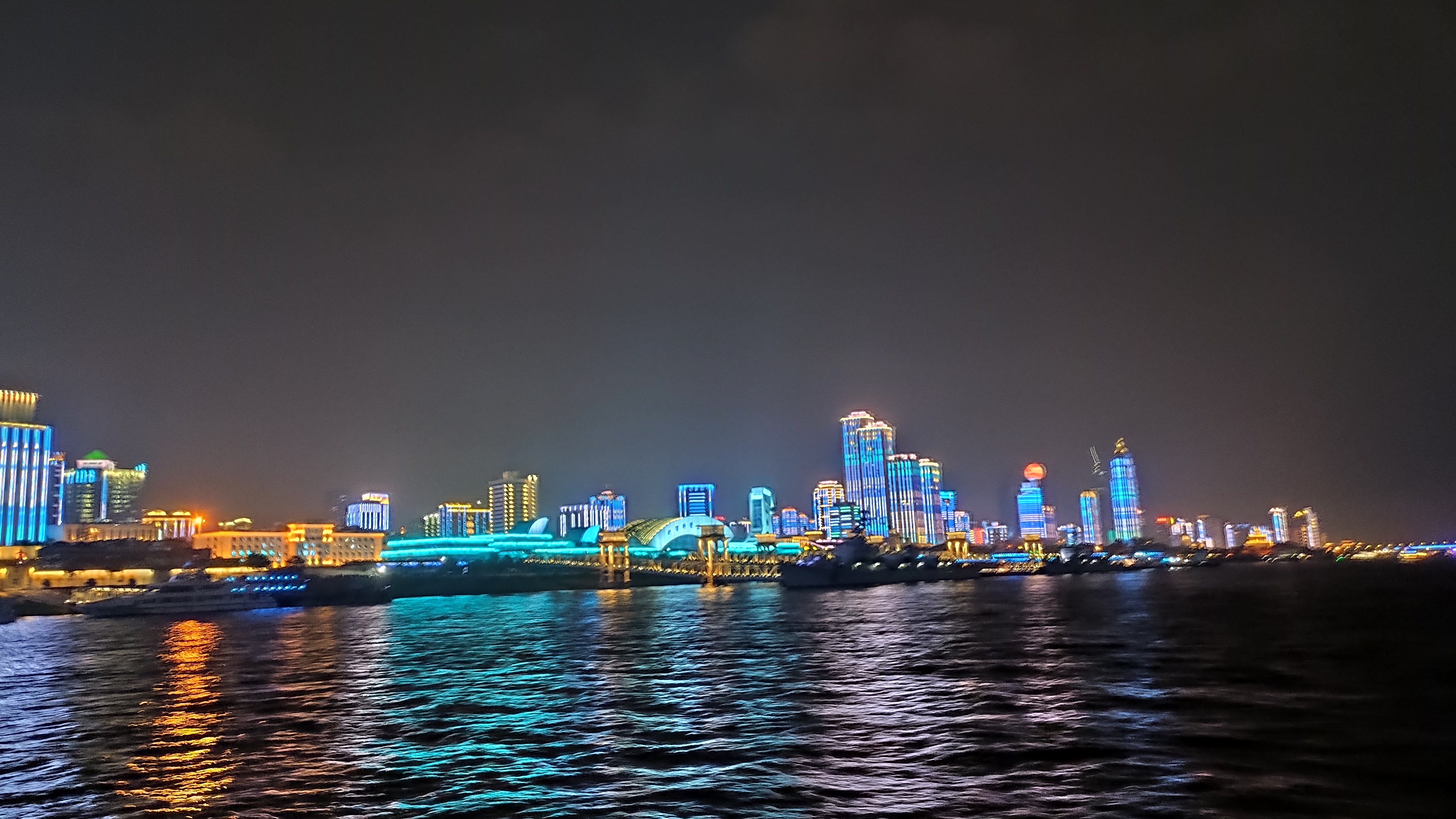 武汉长江大桥的夜景是什么水平? zt