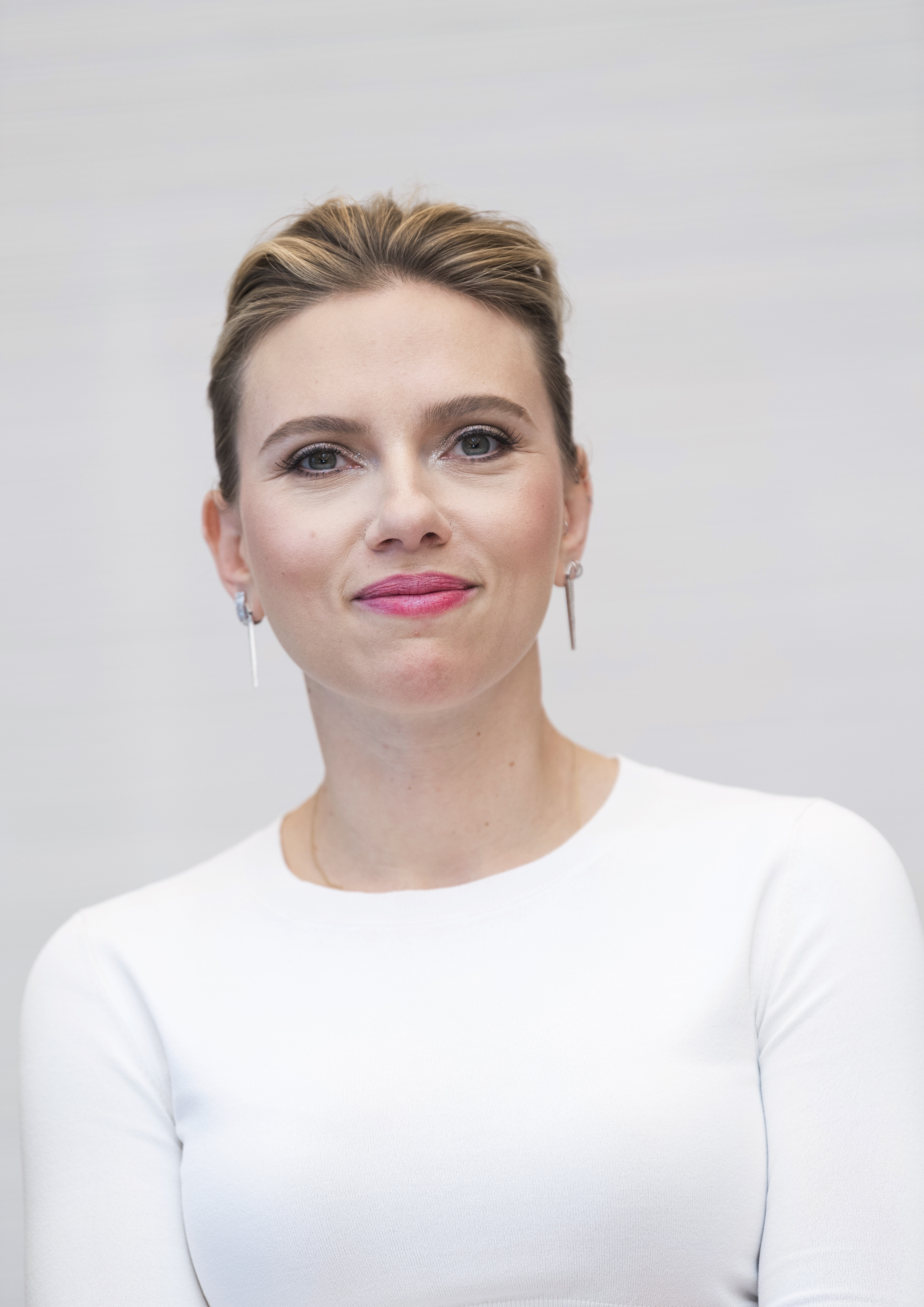 《复联4》中斯嘉丽新电影全球定档,看到时间后,把高考生急坏了图片