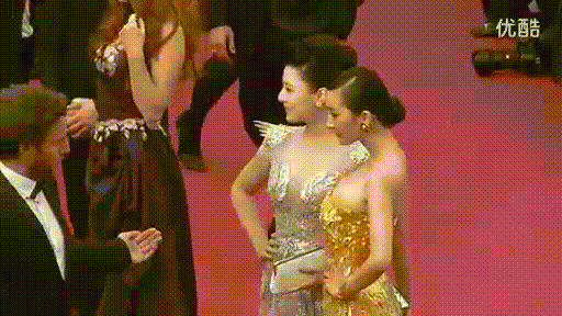 zt 12回复 浏览 0   电影妃:当年杨幂走红毯也赖着不肯走系列,表情绝