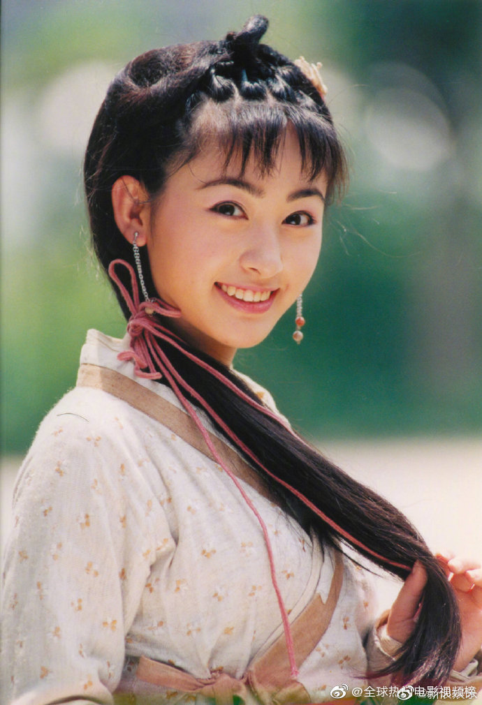 2000年《少年包青天,法提麦·雅琦饰演哑丫头,眸清似水,笑靥如花.