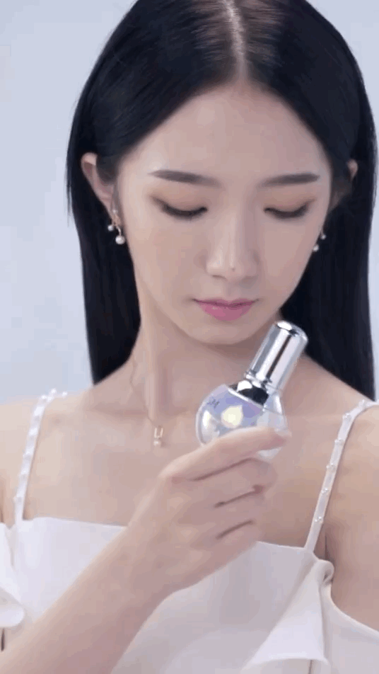 孟美岐欧诗漫广告拍摄,这表现力什么水平? zt