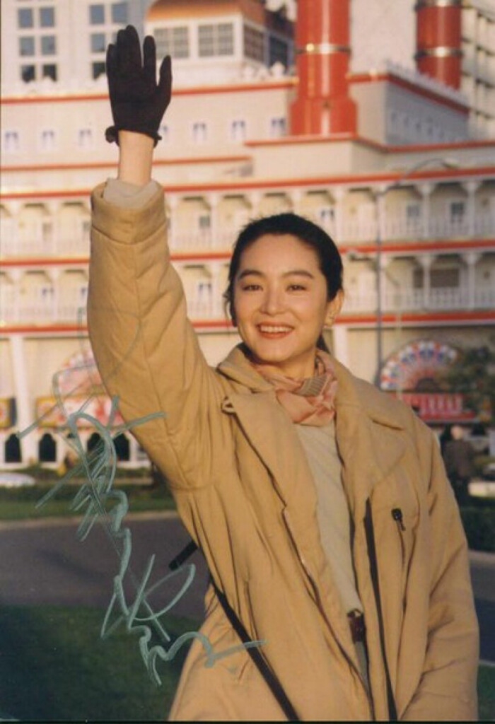 美人不迟暮!"不老女神"林青霞年轻时靓照美煞众人 zt