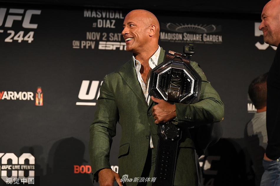 巨石强森现身ufc244称重仪式