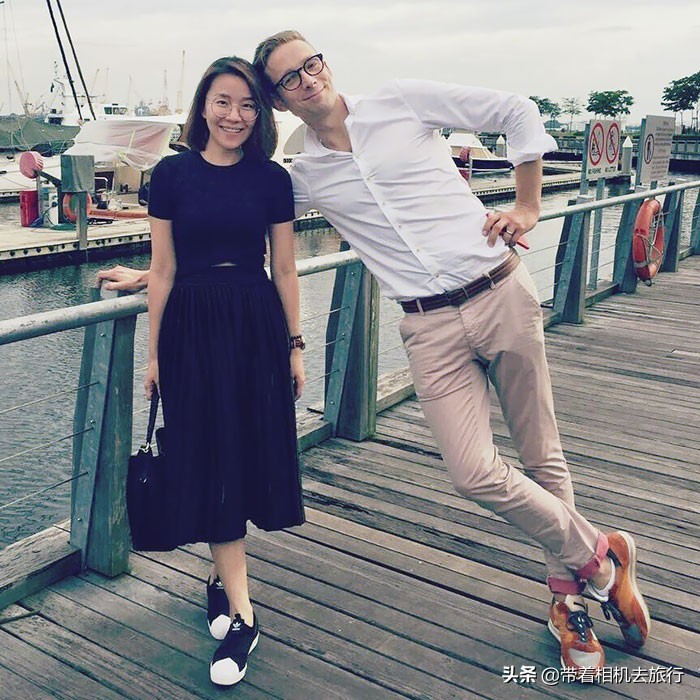 高个子和矮个子的正确合影方式.