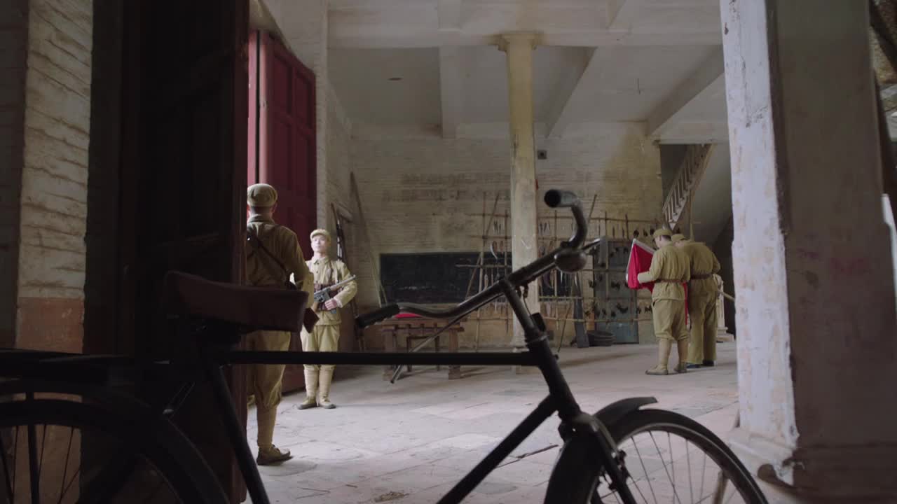 video-poster