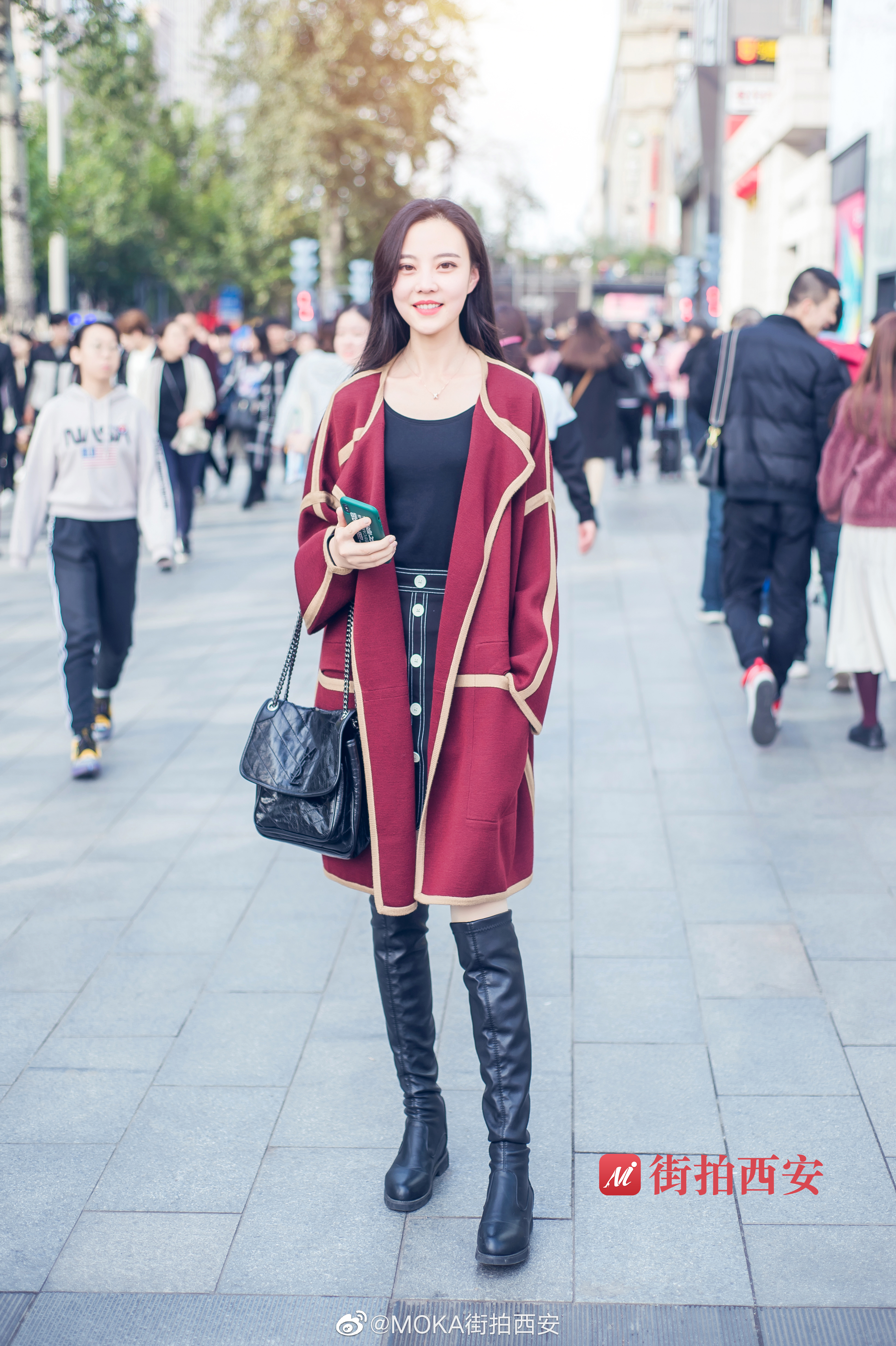 西安街拍,小姐姐的这套装扮有几分?