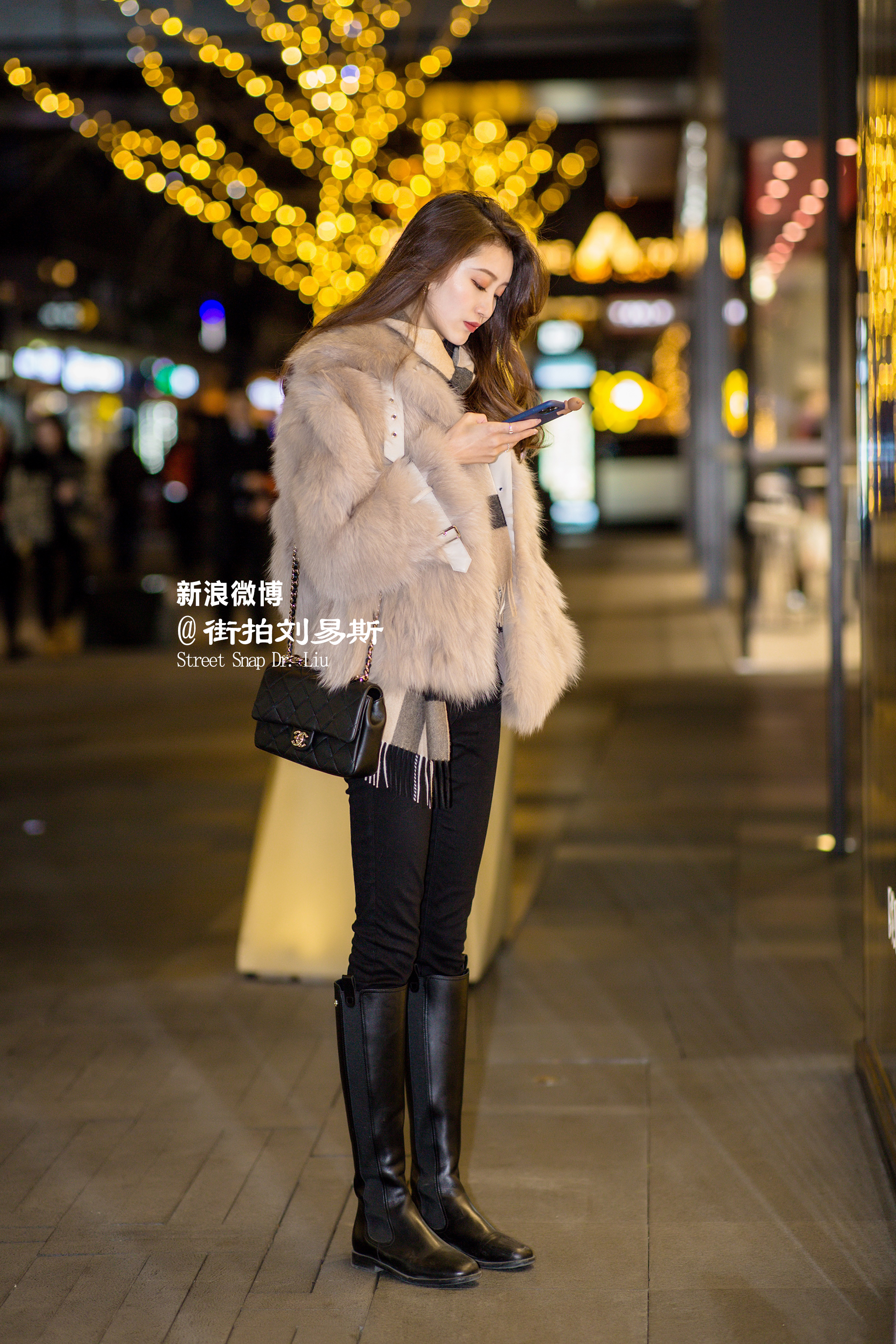 这个小姐姐感觉挺好看的,你们说呢