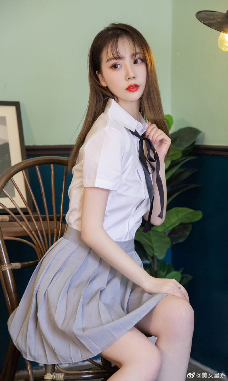 [颜值妹子]大冬天的穿jk,妹子你顶得住吗?