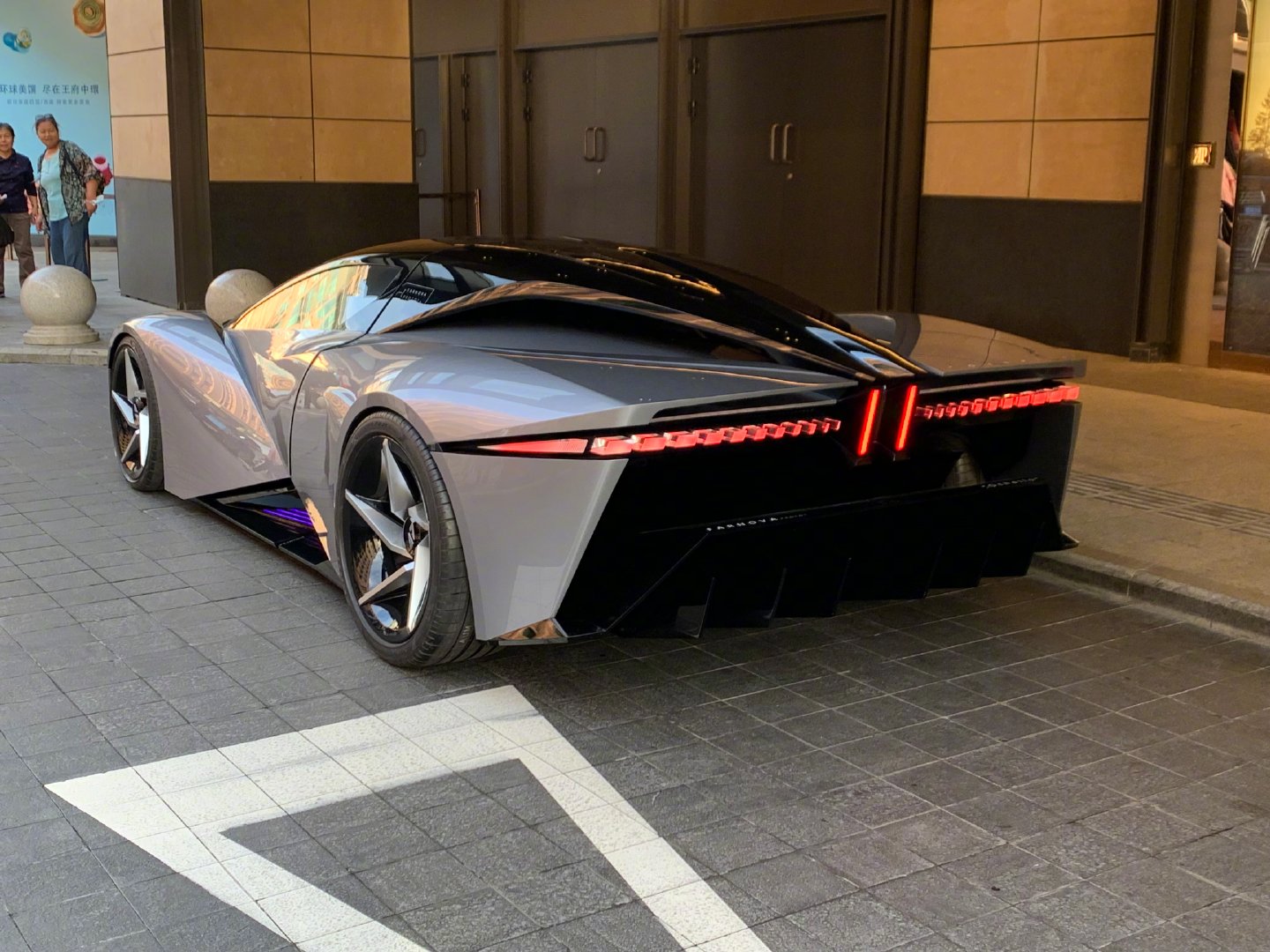 汽车流言板法诺汽车发布18秒破百的电动超跑