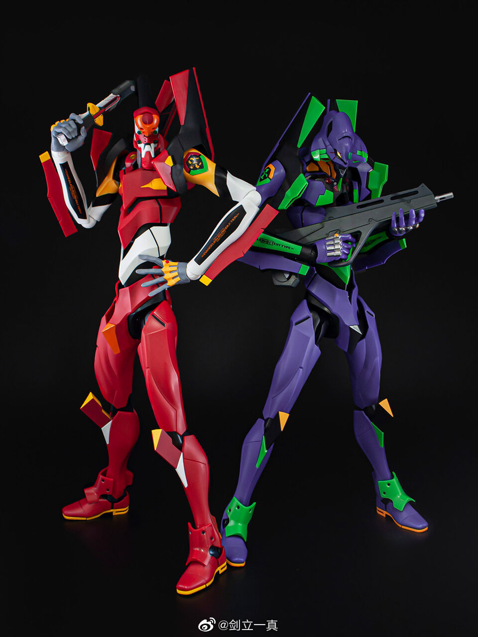 eva2号机和初号机