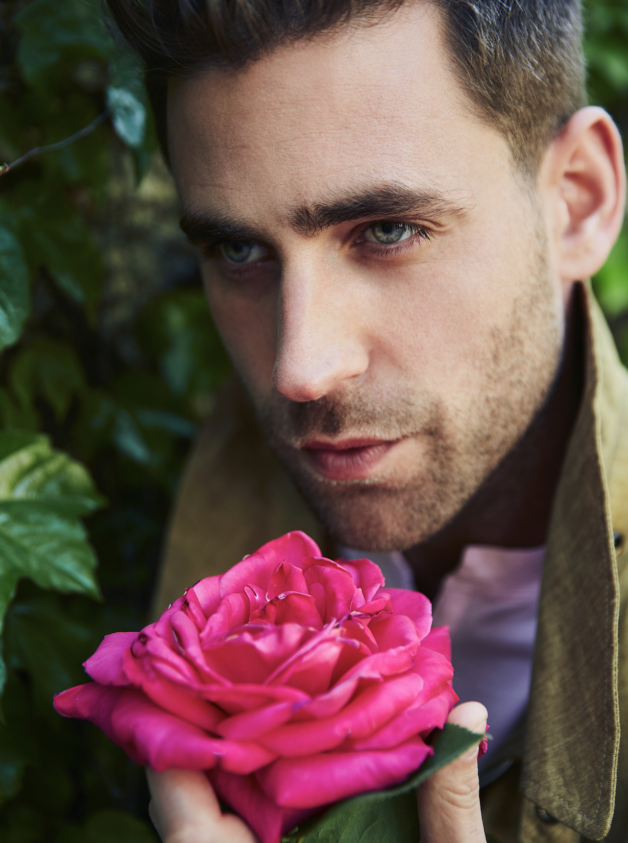 oliverjackson-cohen之前为《gio》杂志拍摄写真再曝新图!什么水平?