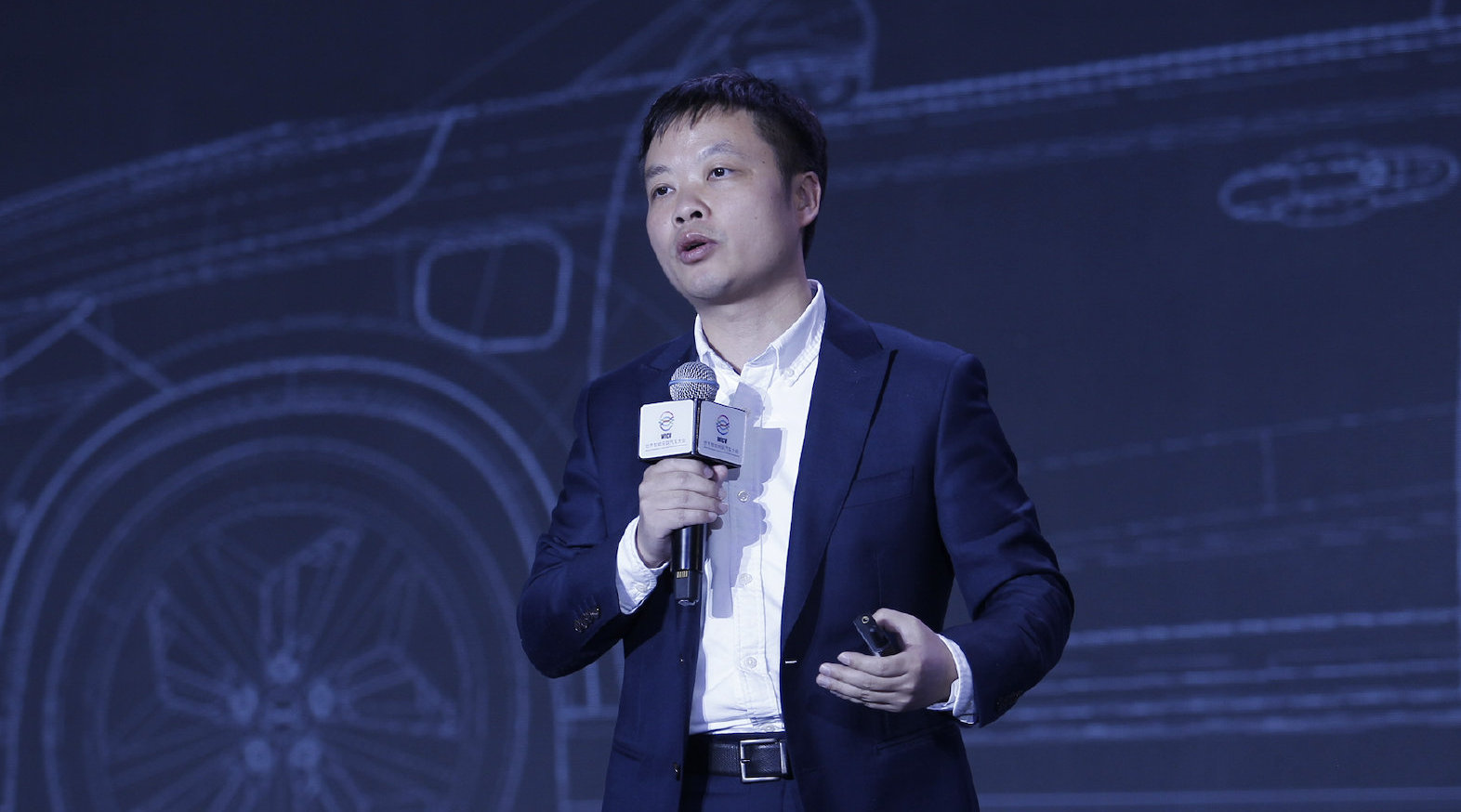 何小鹏回应小鹏最像特斯拉企业风格可能有点像但和马斯克不一样