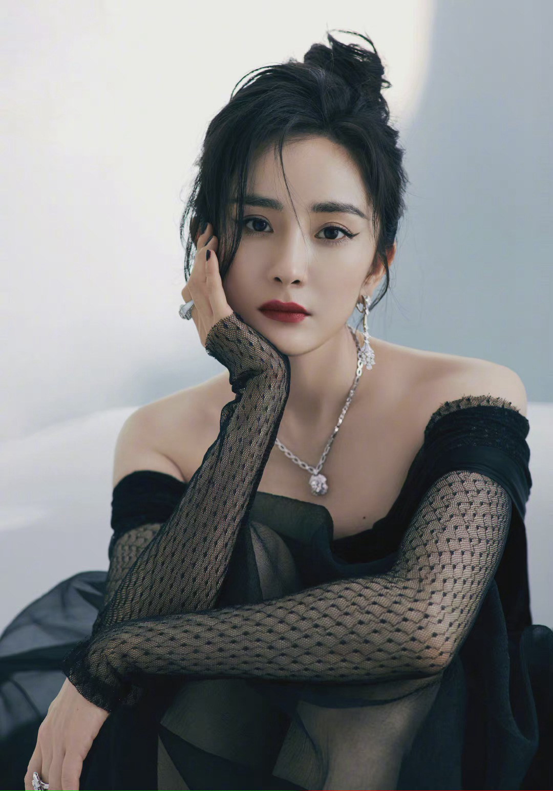 杨幂一字肩深v黑纱裙,什么水平? - 娱乐圈 - 虎扑社区