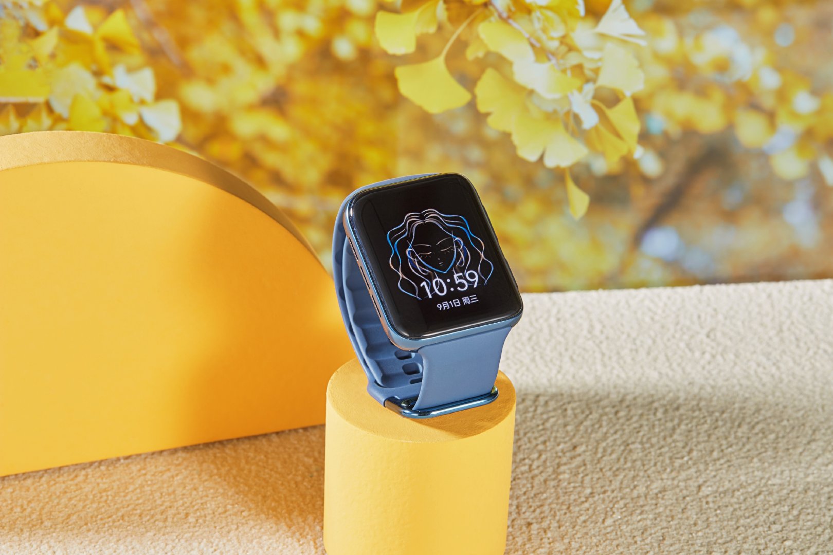 oppowatch2在昨天上新了两款新配色橘金星蓝你打几分