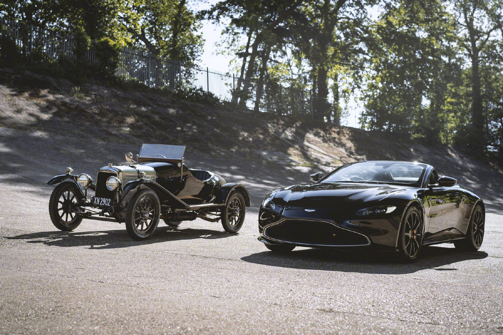 经典元素上身,阿斯顿马丁v8vantage特别版官图