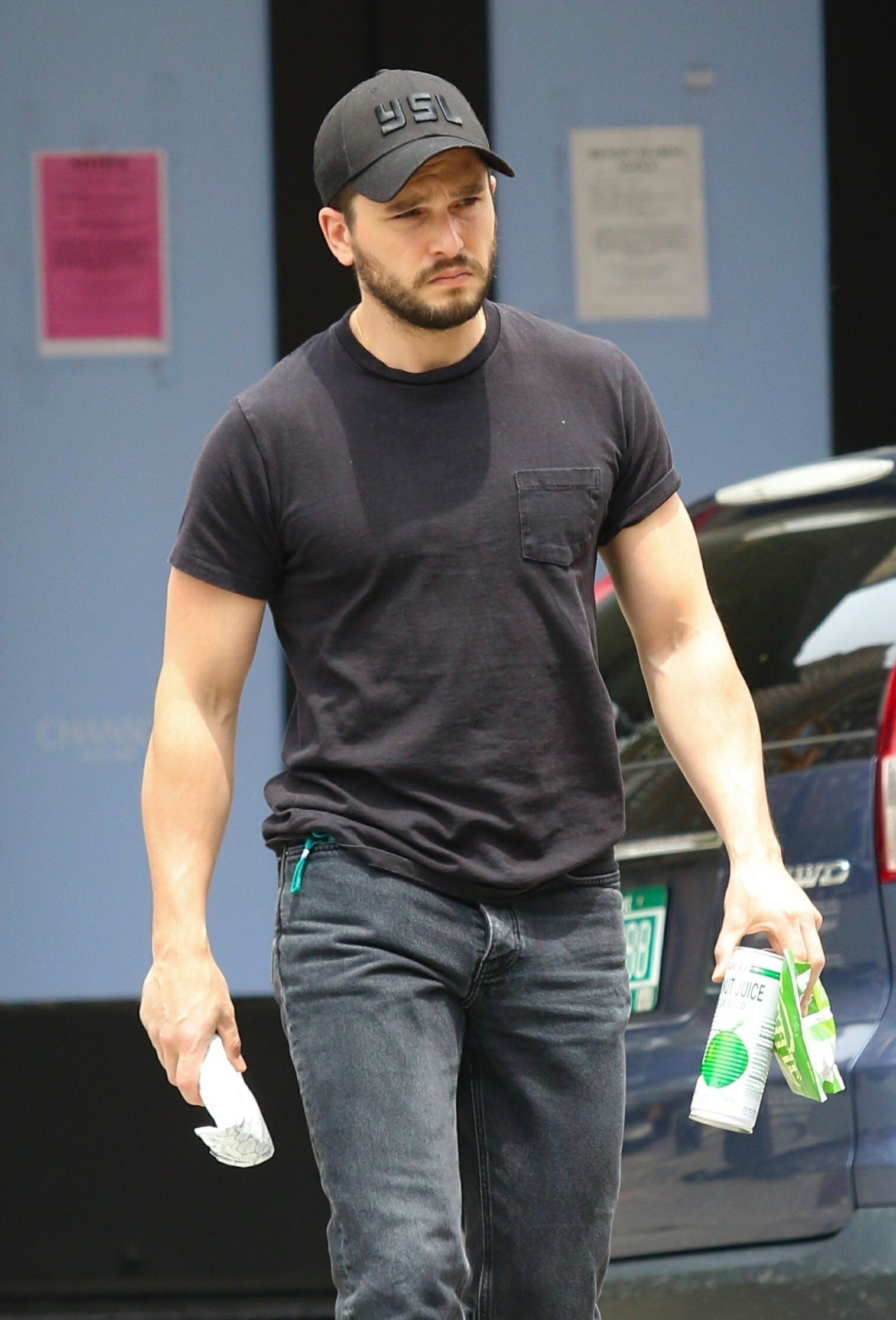 雪诺kitharington性感超型新街拍表情还是一如既往期待主演漫威新片