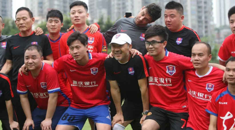 张指导对人有悲悯之心对足球有虔诚之心希望先给工作人员补欠薪