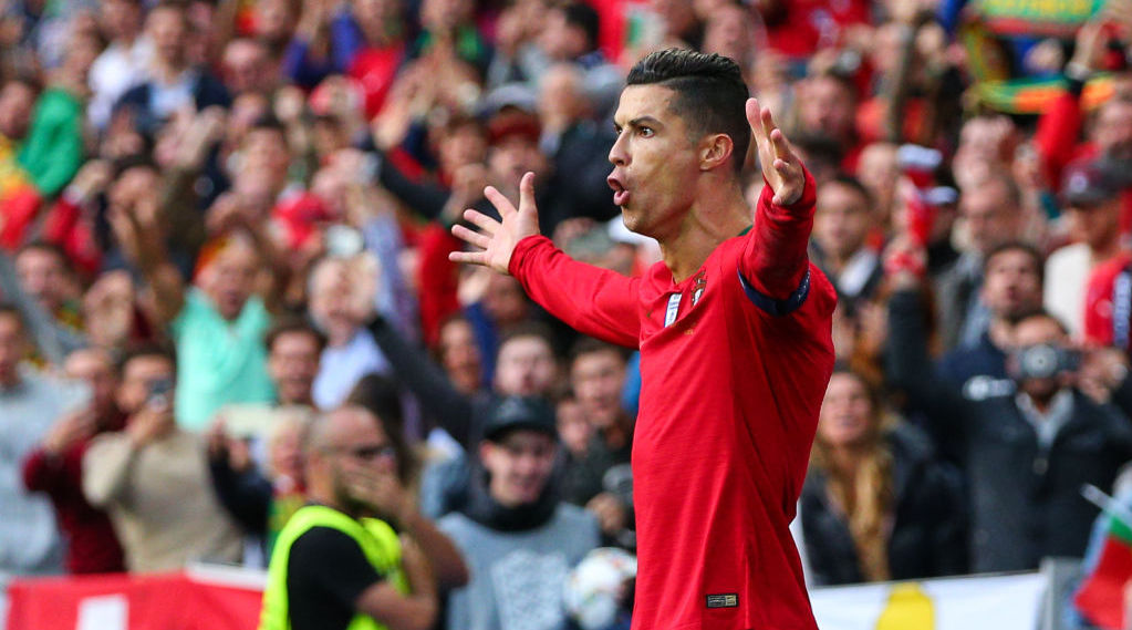 03年的今天一位叫小小罗的少年上演了葡萄牙国家队首秀