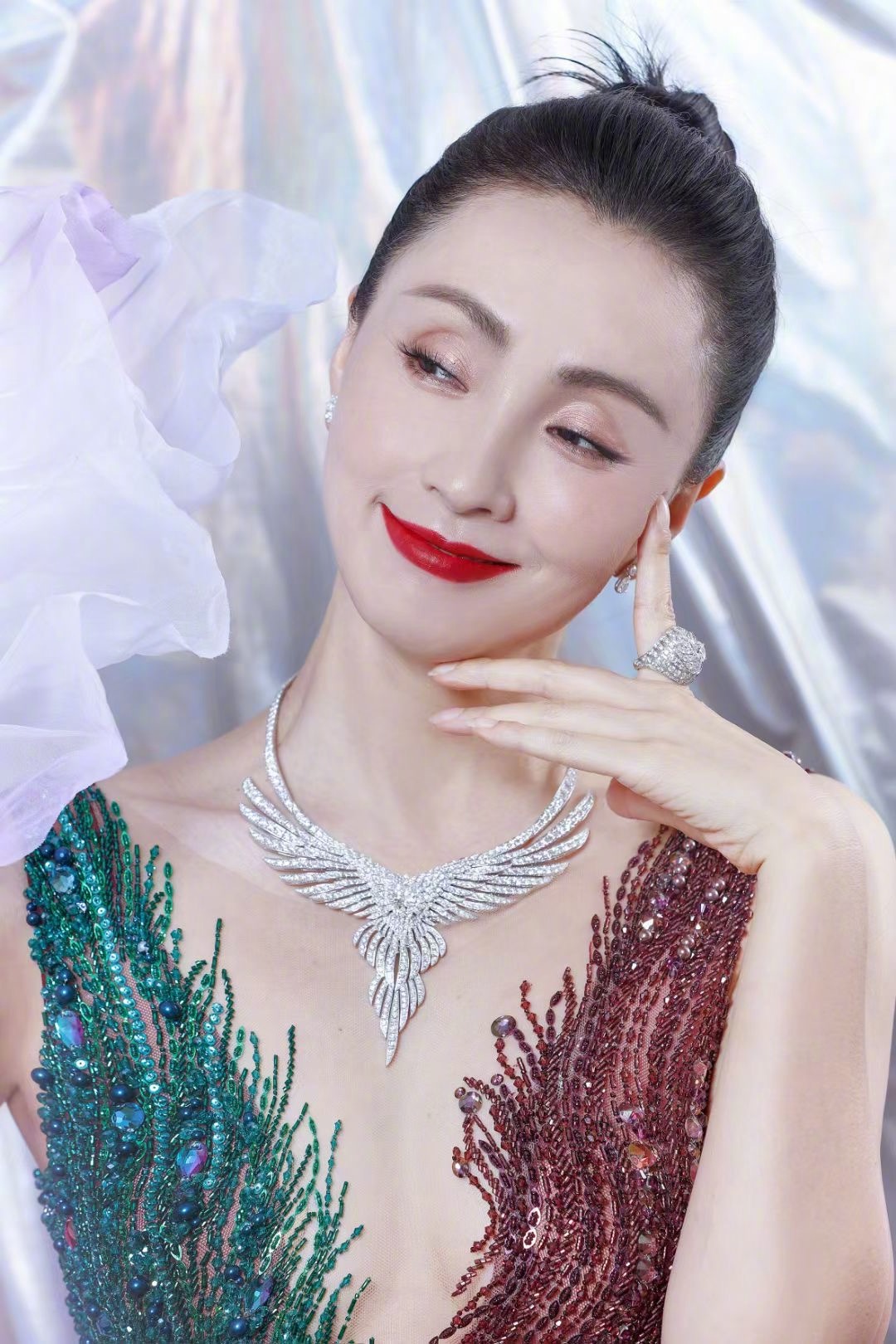 白玉兰颁奖典礼再分享一波白玉兰电视剧评委陶虹的造型图