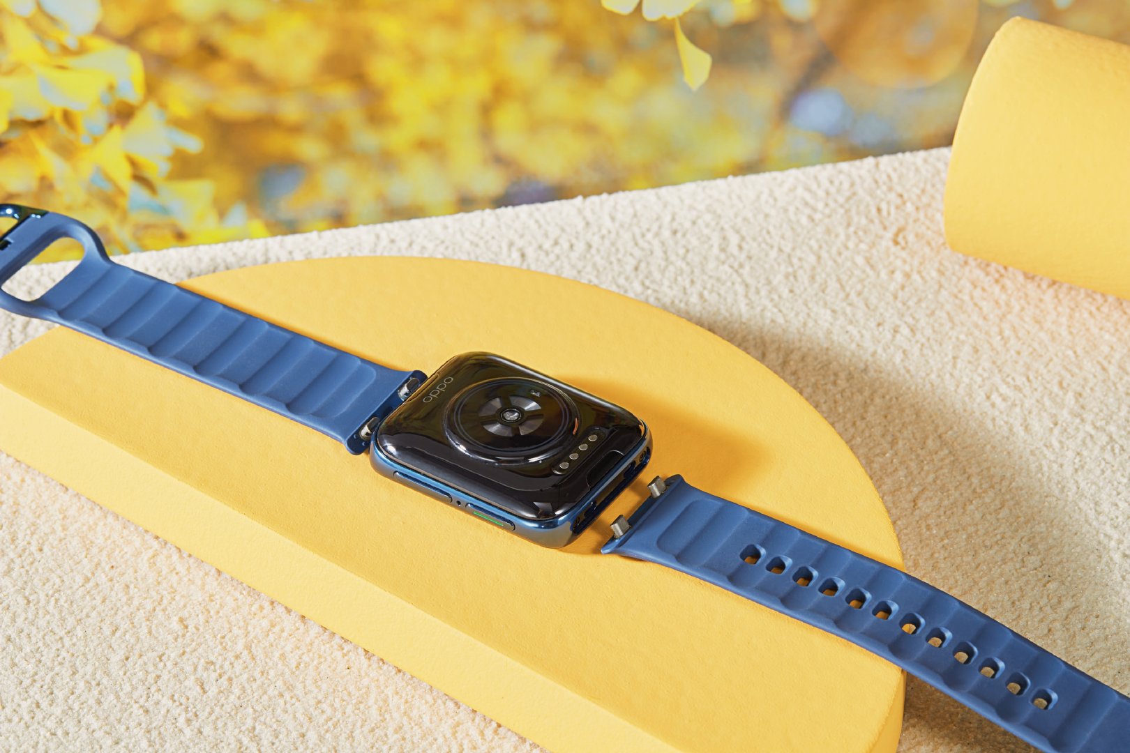 oppowatch2在昨天上新了两款新配色橘金星蓝你打几分