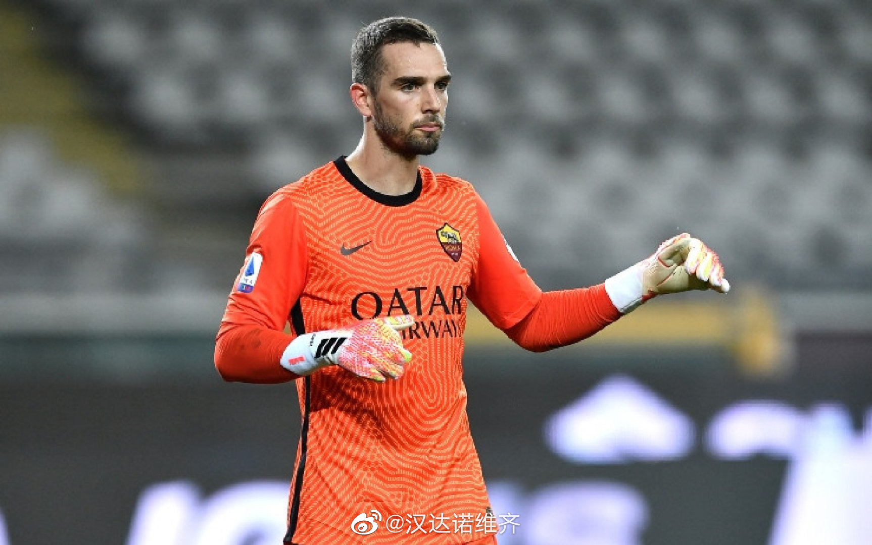 天空体育罗马门将保罗洛佩斯在欧联杯半决赛首回合的比赛中肩部受伤本