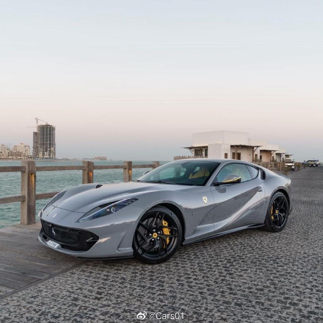 豪车赏法拉利812superfast