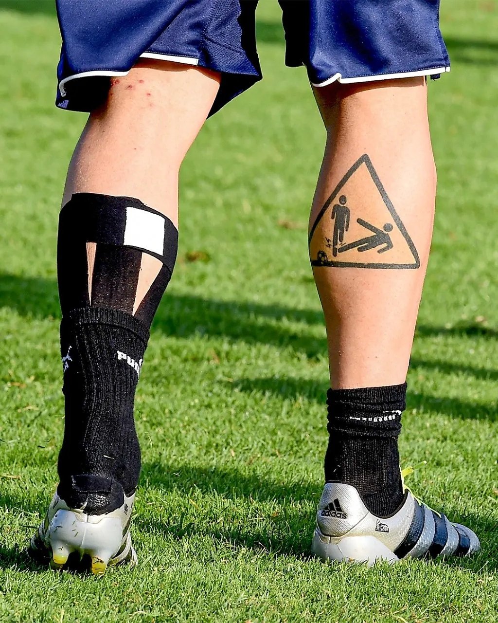 看到小腿上这个标志性的纹身,你知道他是谁么?