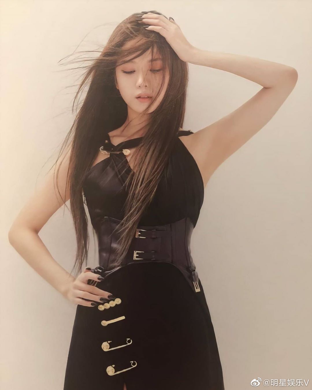 金智秀长发飞舞,这颜值什么水平