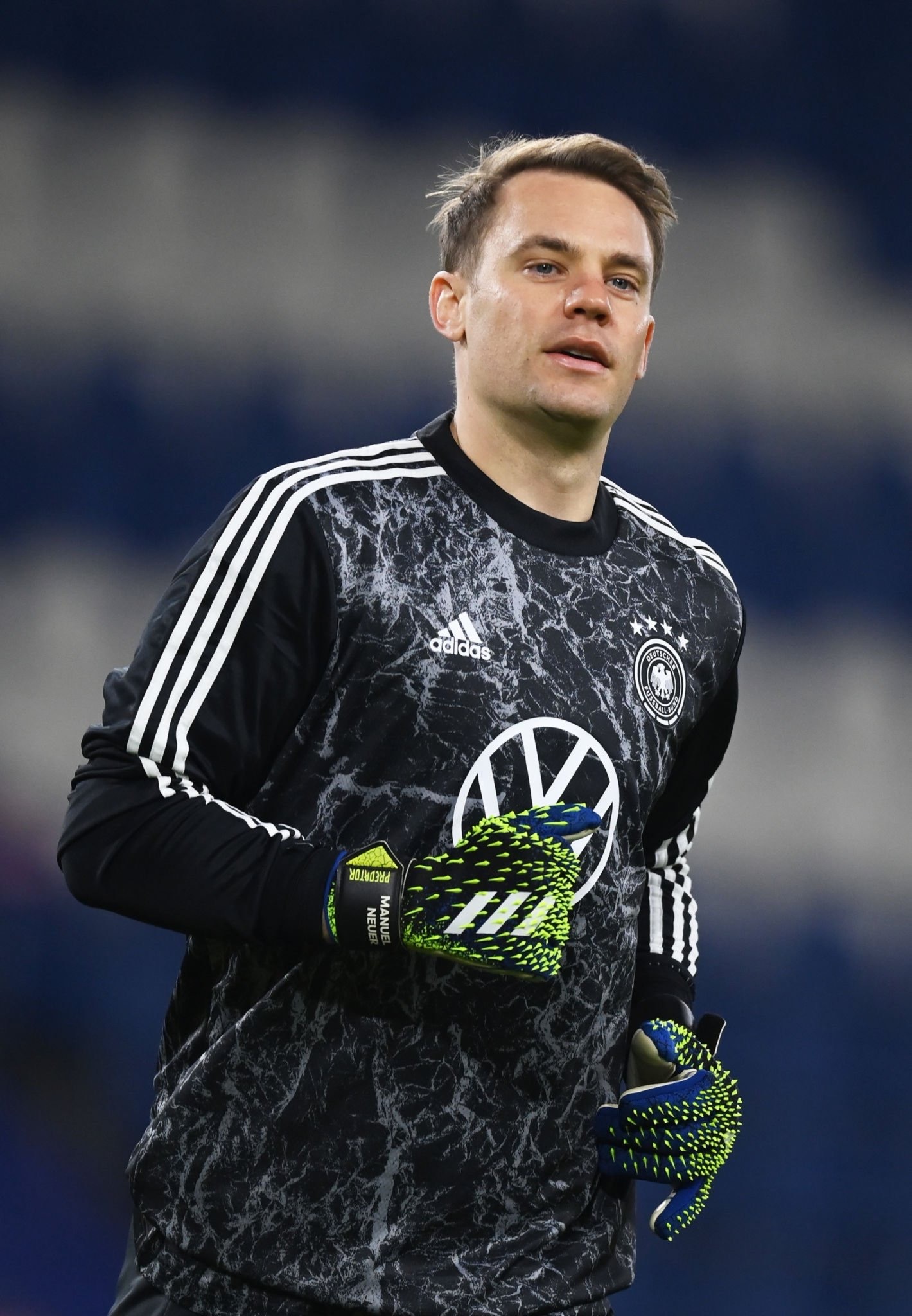 诺伊尔就要过34岁的生日啦 - 拜仁专区 - 虎扑社区