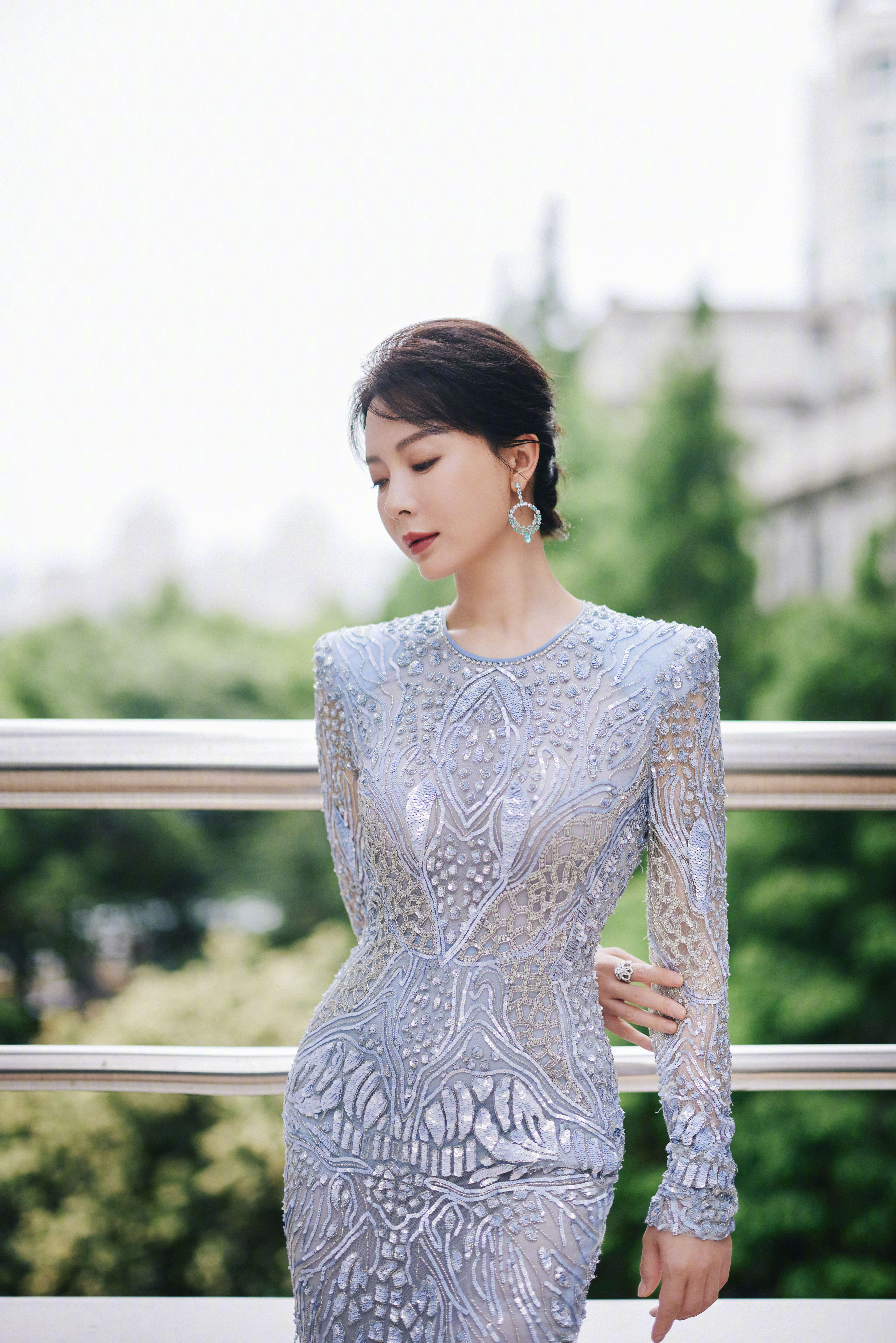 陈数钻石流光长裙造型什么水平