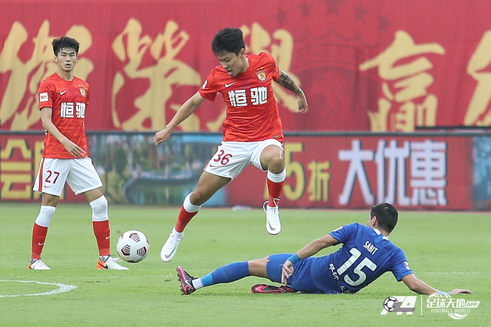 中超联赛广州队vs沧州雄狮上半场精彩图片花絮
