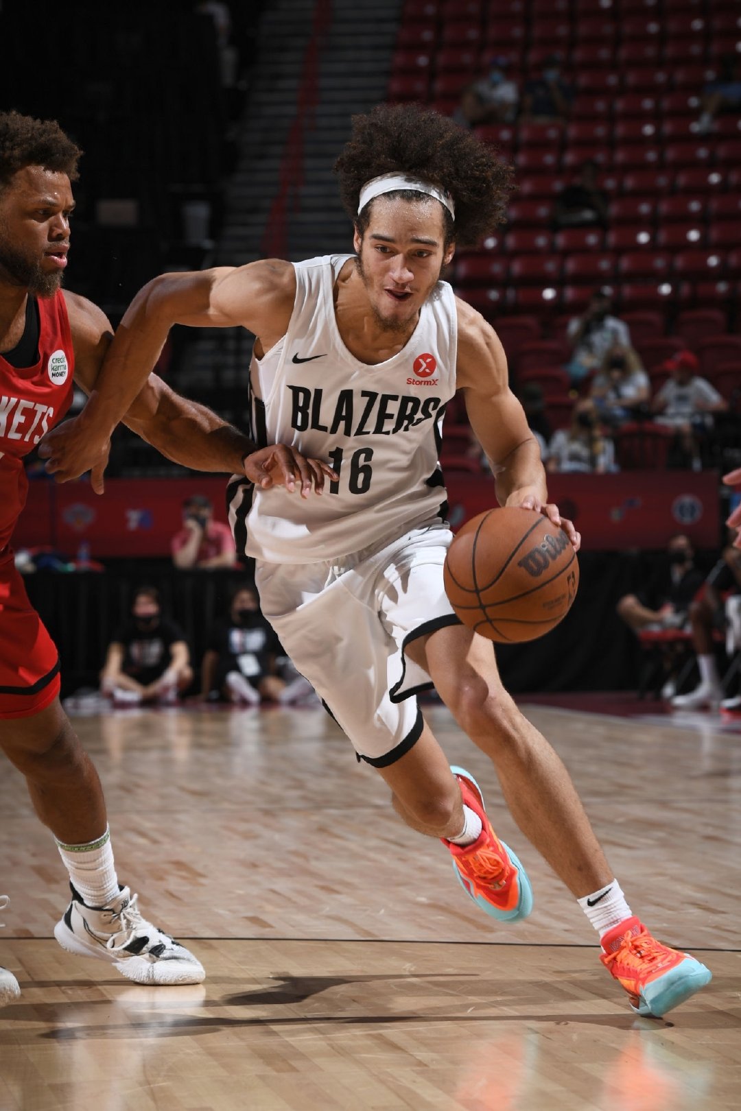 开拓者二年级球员上脚了newbalancethekawhi1还不错