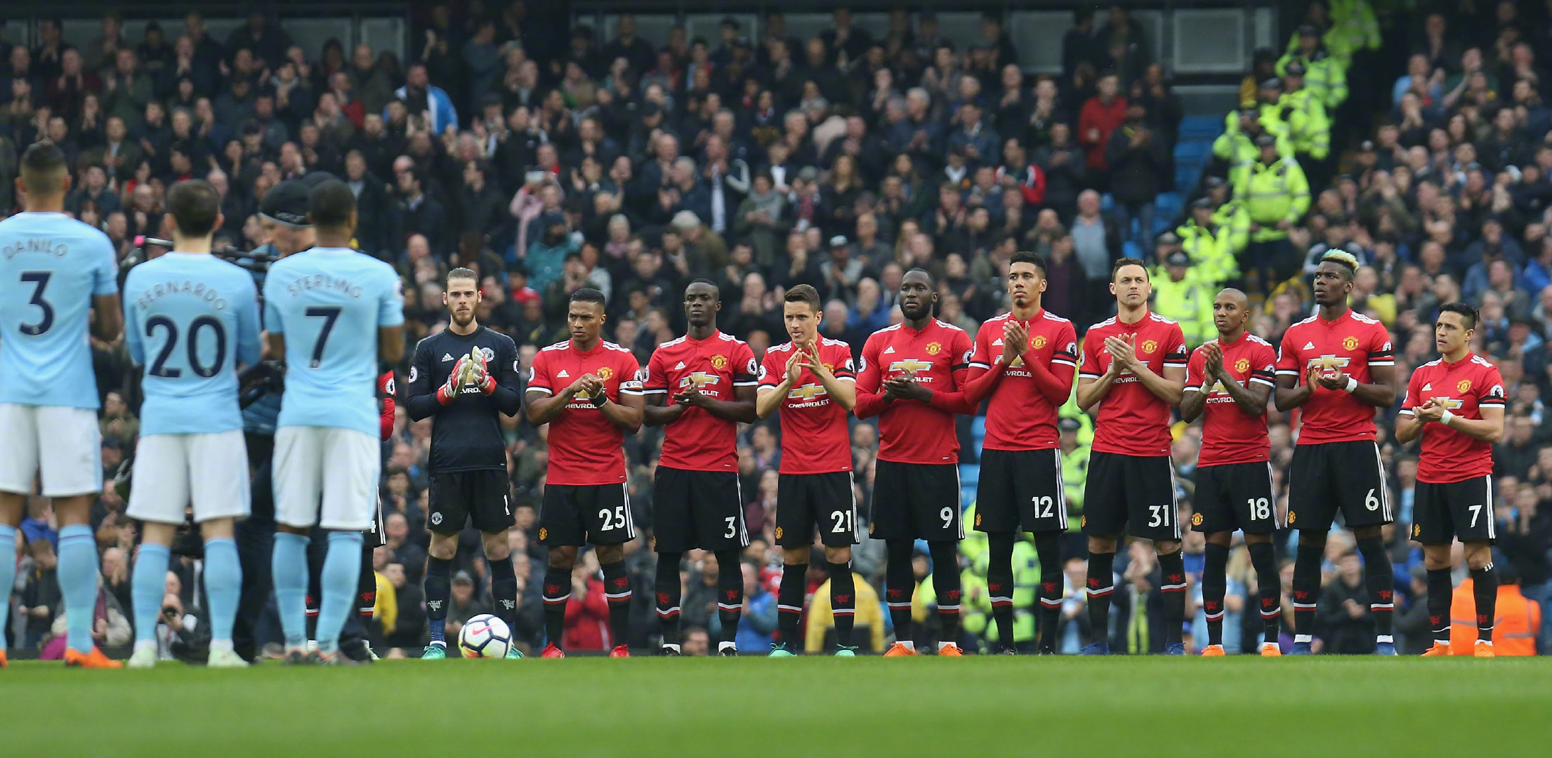 曼联12 13赛季球衣|暴力踢+血洗!曼联与曼城十大恩怨:巴神霸气示范