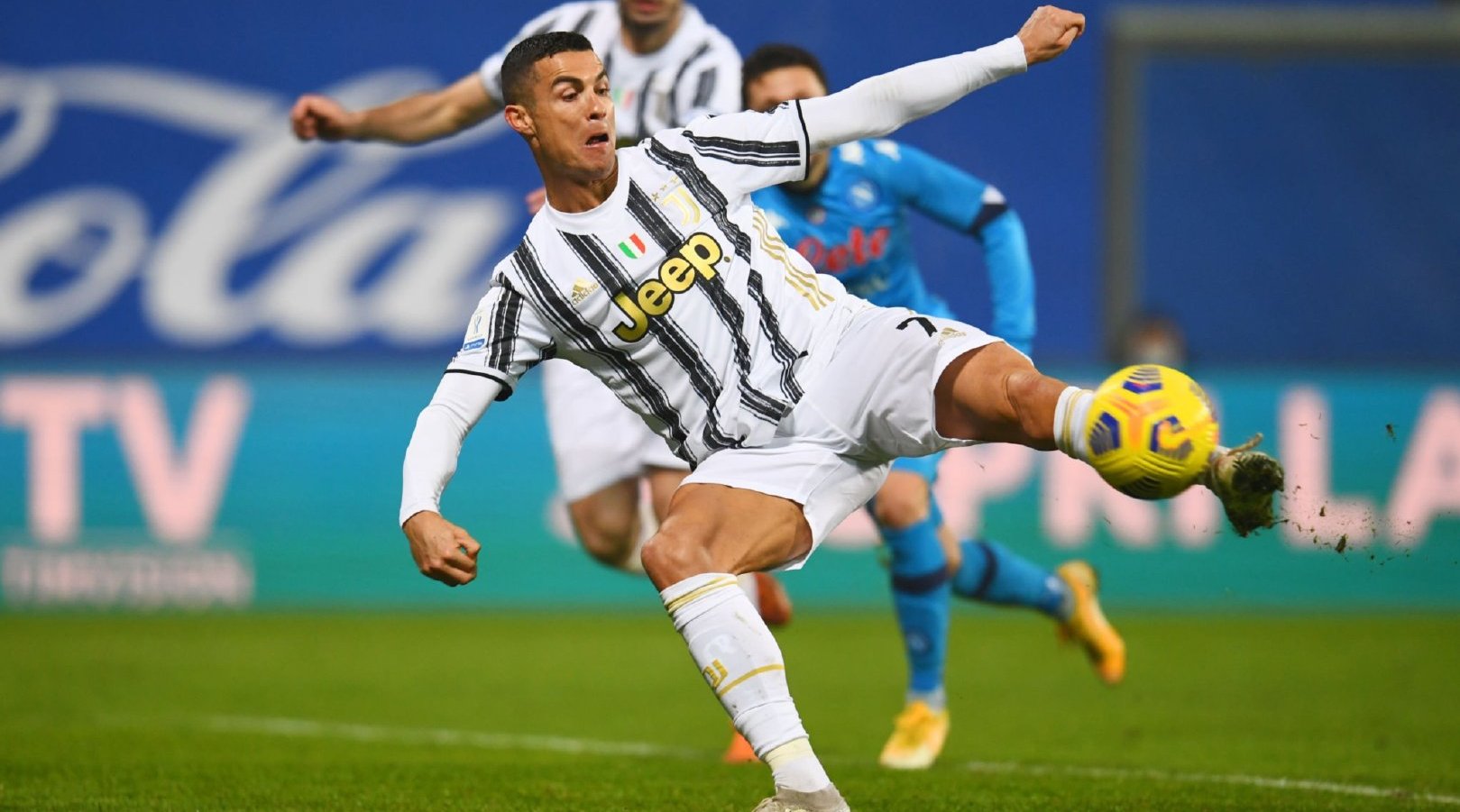 历史第一人c罗扫射破僵局打入760球超越比坎