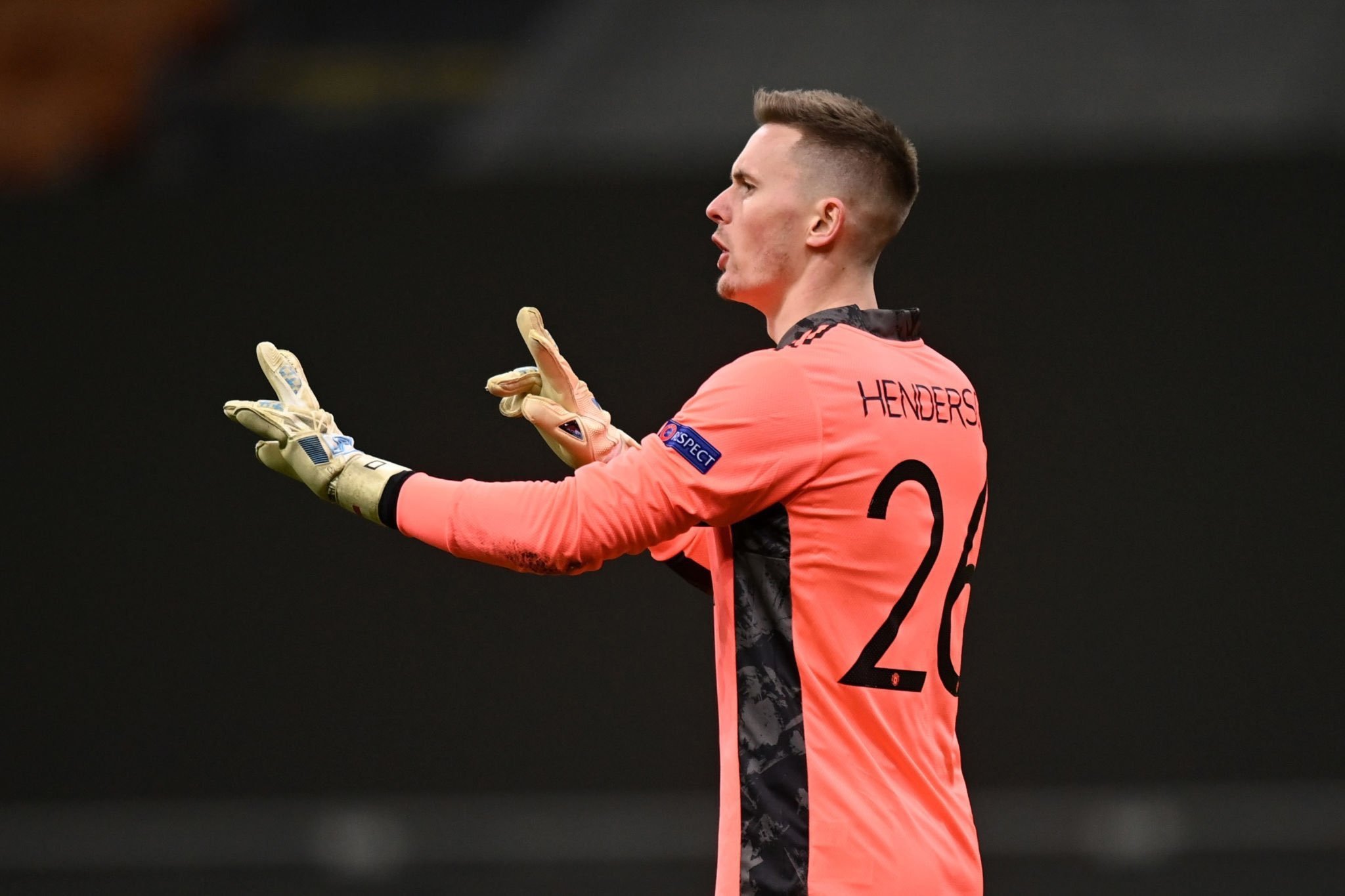 现在谁是曼联1号门将斯科尔斯我认为是亨德森