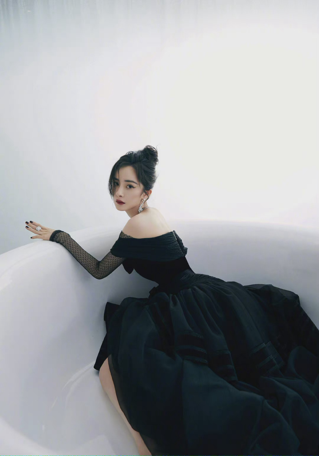 杨幂一字肩深v黑纱裙,什么水平? - 娱乐圈 - 虎扑社区