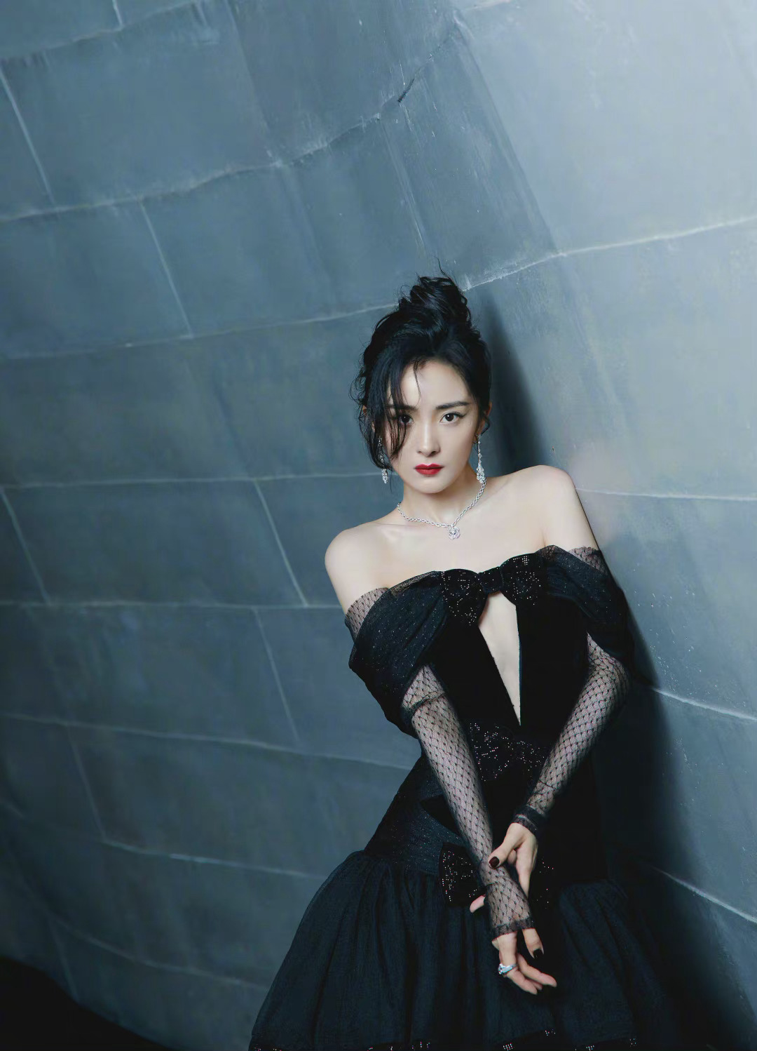 杨幂一字肩深v黑纱裙,什么水平? - 娱乐圈 - 虎扑社区