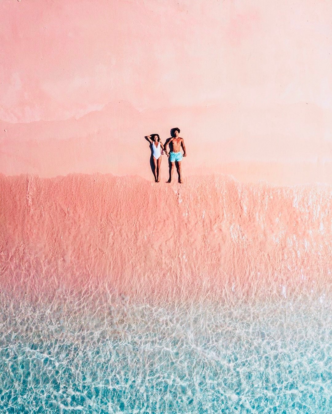 印尼科莫多岛的粉红海滩这景色应该没有水不想去旅游吧