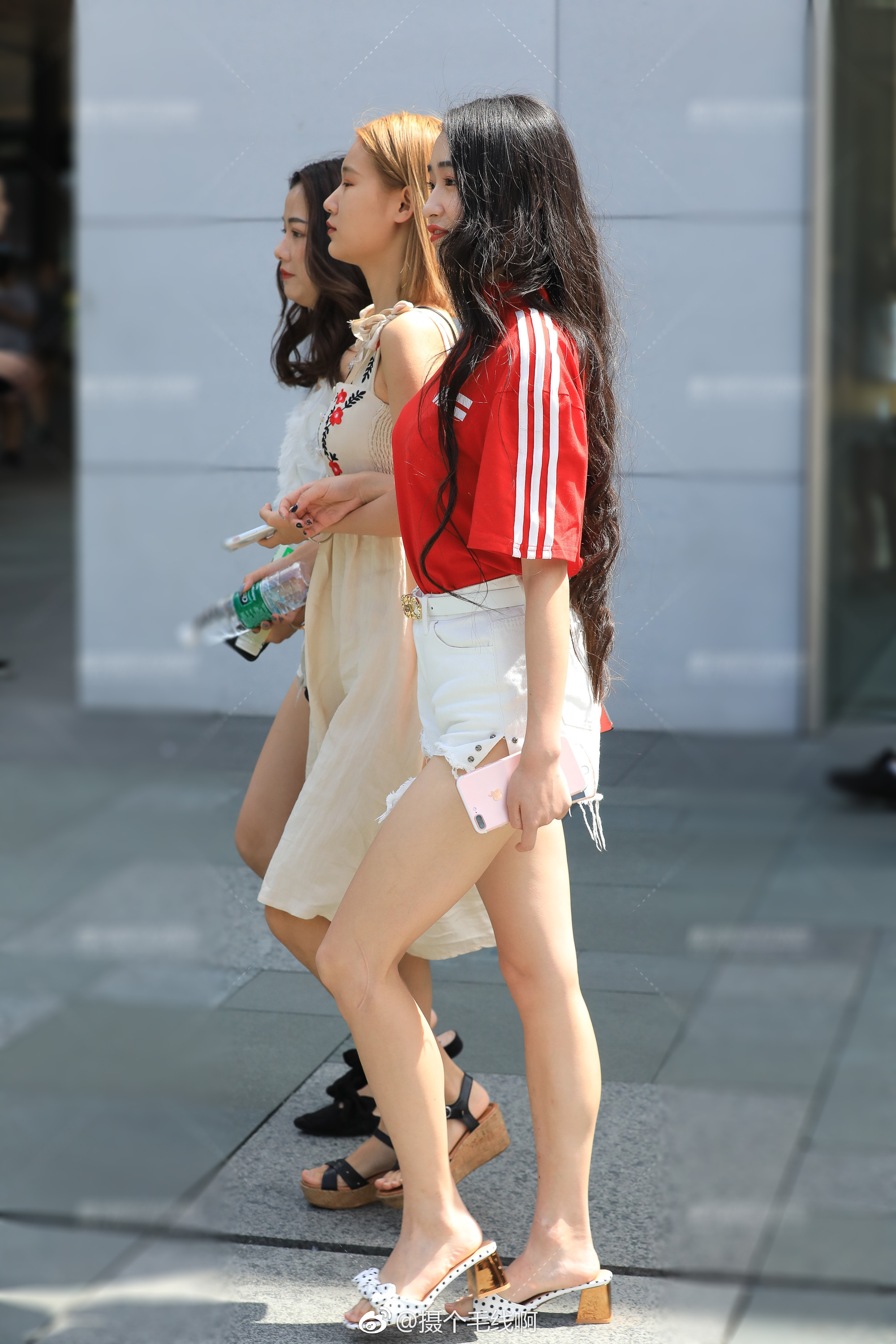 第一个是我们部门00后的小女孩