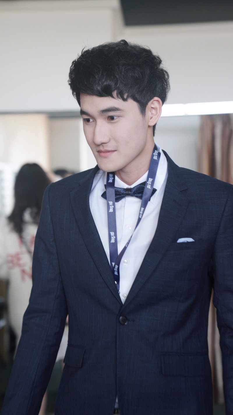 rng官方:西装革履的帅小伙们已经准备就绪 zt