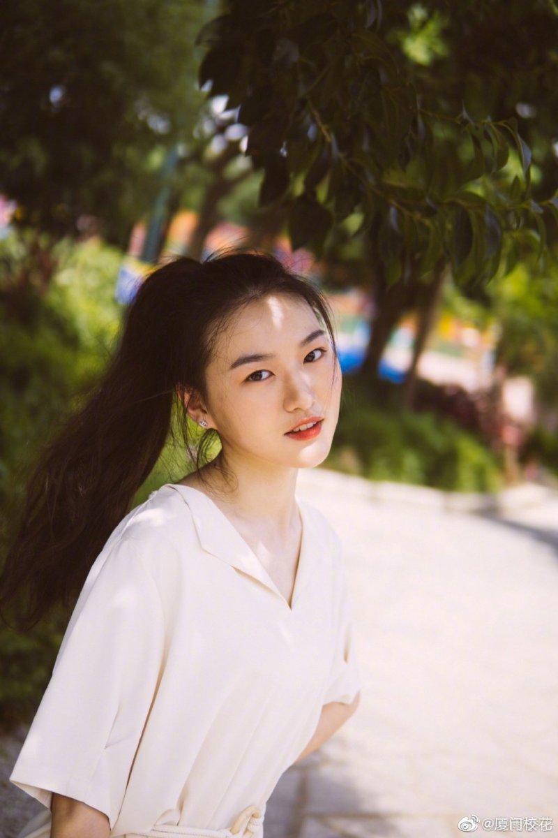 校花女神,00年,身高168cm,你们觉得几分呢? zt