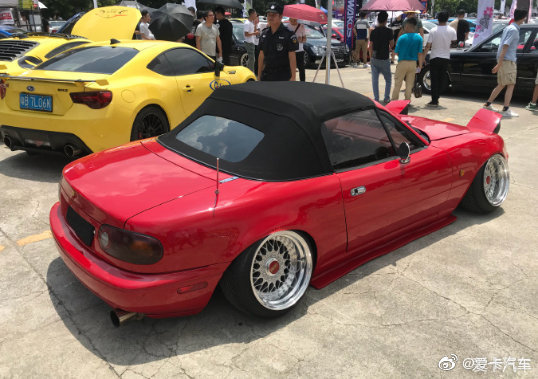 马自达mx-5,迷人的跳灯! zt